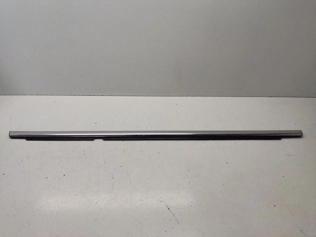 Tagaukse klaasi liist A2516904980