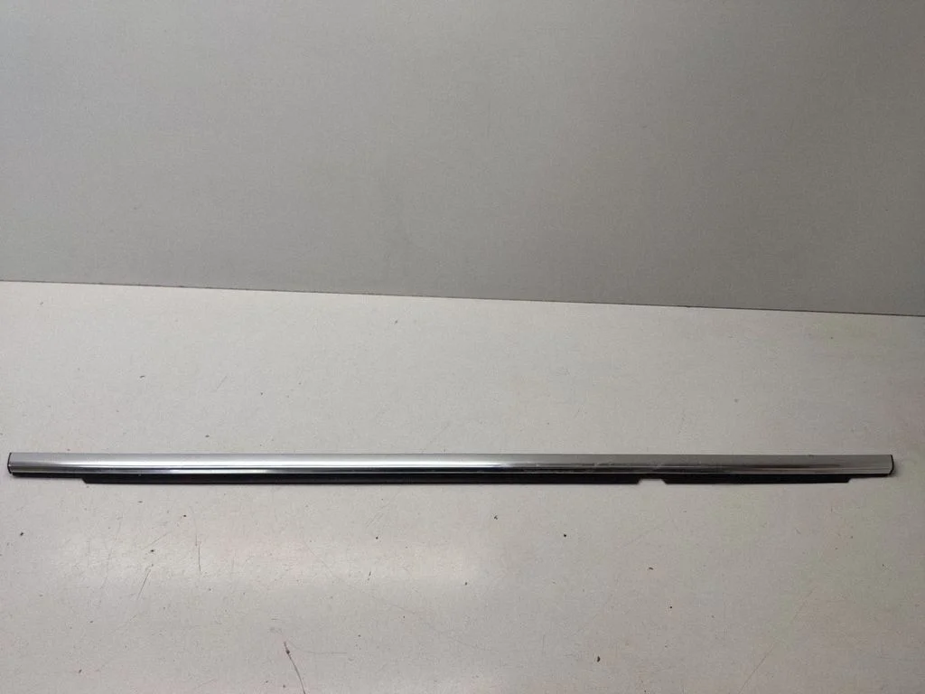 Tagaukse klaasi liist A2516905080