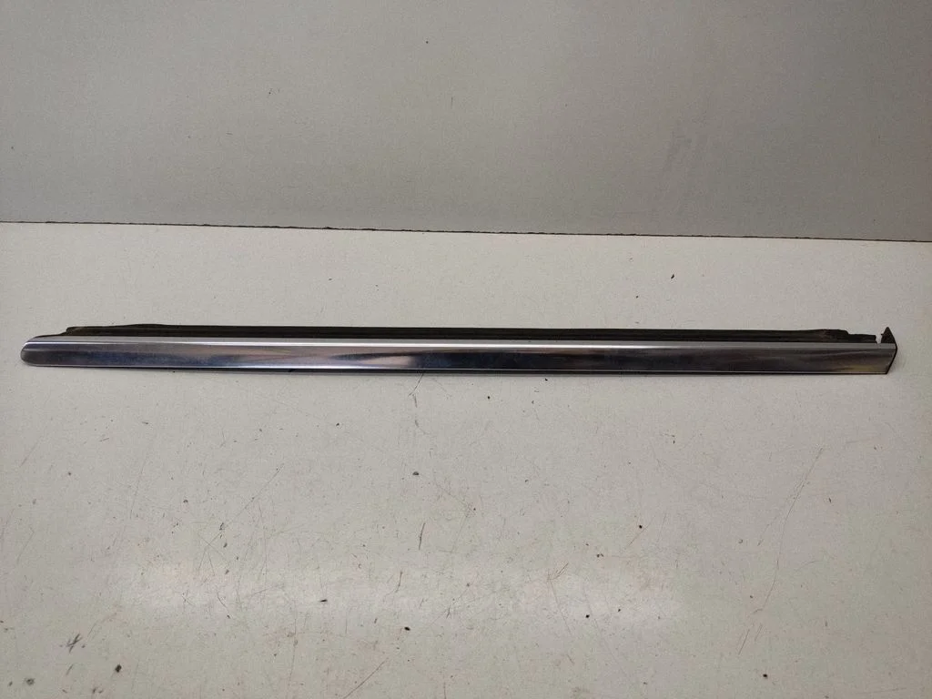 Tagaukse klaasi liist A2516905480