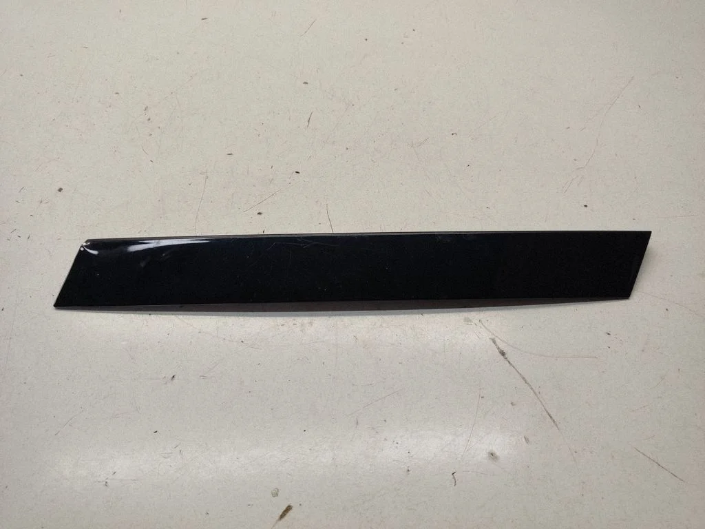 Rear door glass trim molding – Mercedes-Benz R-Class W251 (2005-2013)