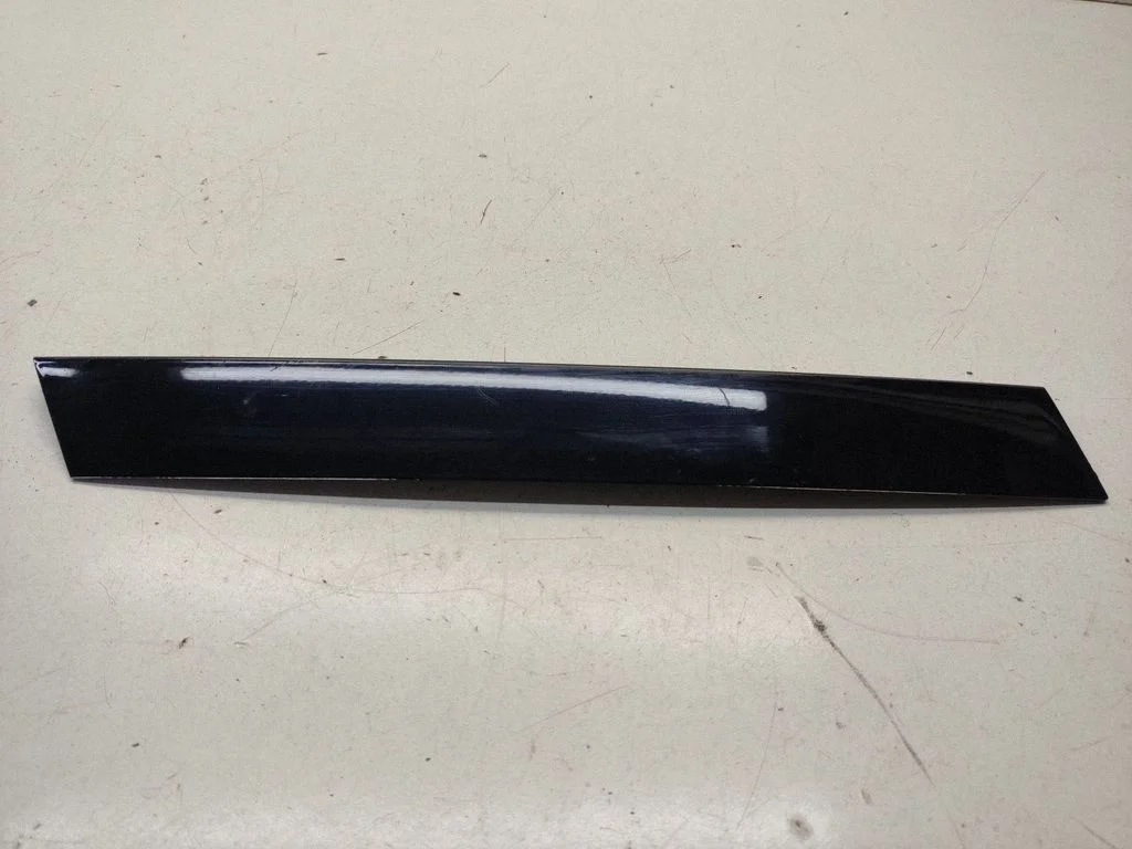Rear door glass trim molding – Mercedes-Benz R-Class W251 (2005-2013)