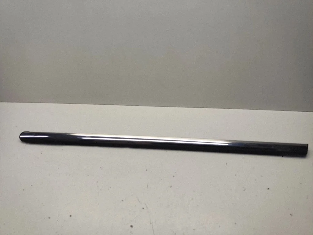 Rear door glass trim molding 62085