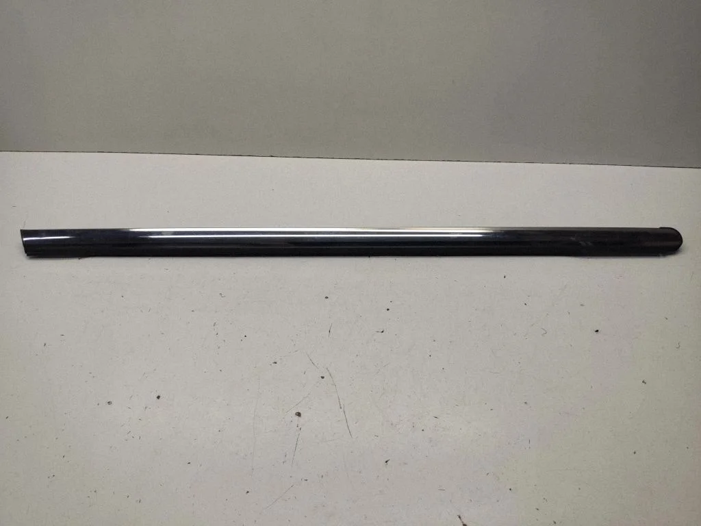 Rear door glass trim molding 62084