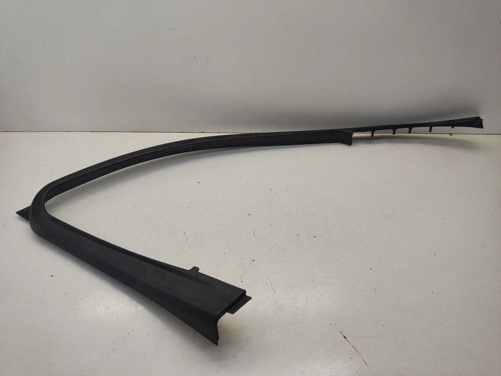 Front door glass trim molding – BMW 7 Series F01 F02 F03 F04 (2008-2016)