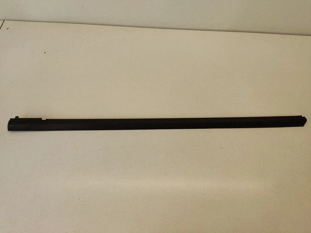 Listwa szyby drzwi tylnych 3M51R25605