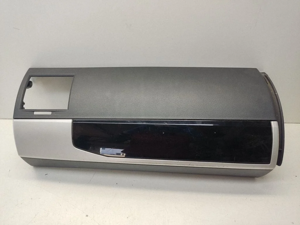 Panel trim L0140398