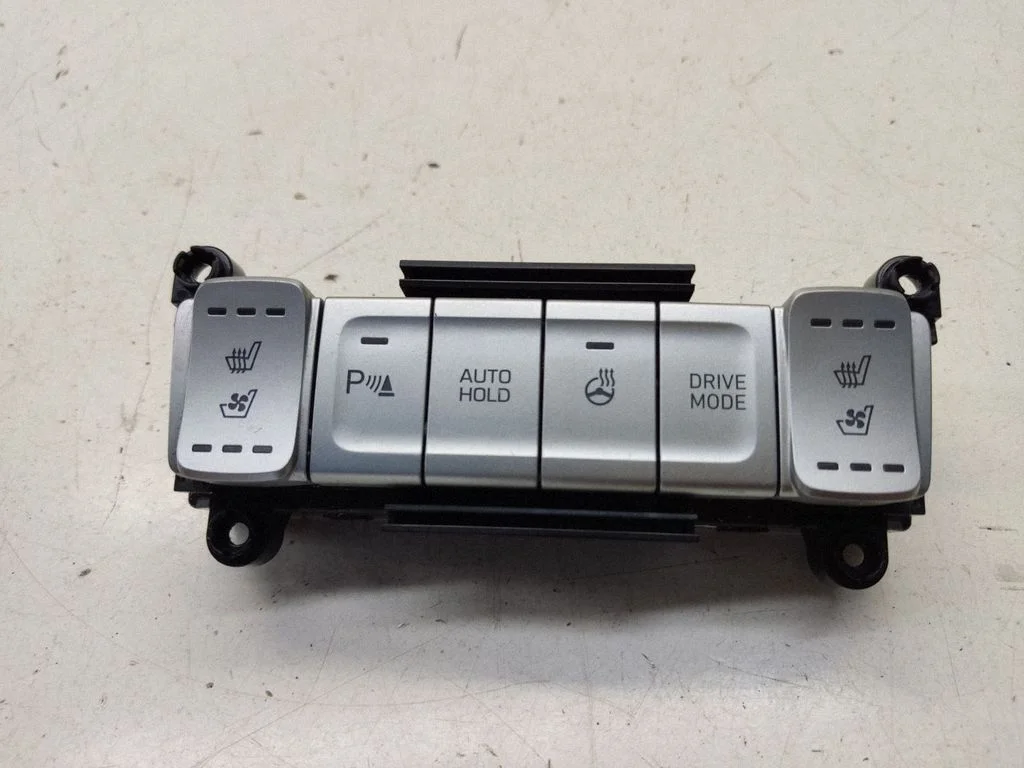 A set of switches – Hyundai Kona I (2017-2023)