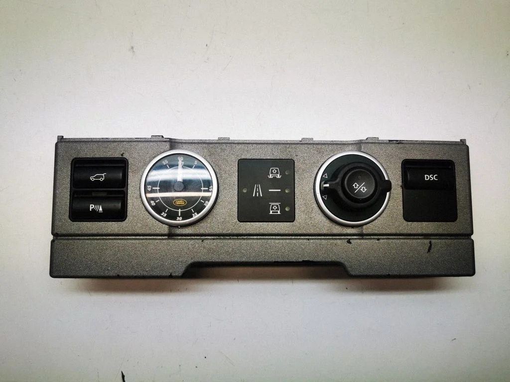 A set of switches – Land Rover Range Rover L322 (2002-2012)