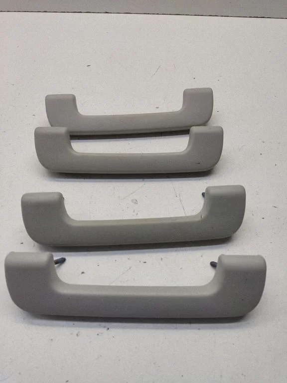 A set of handles for the ceiling 4B0857607F