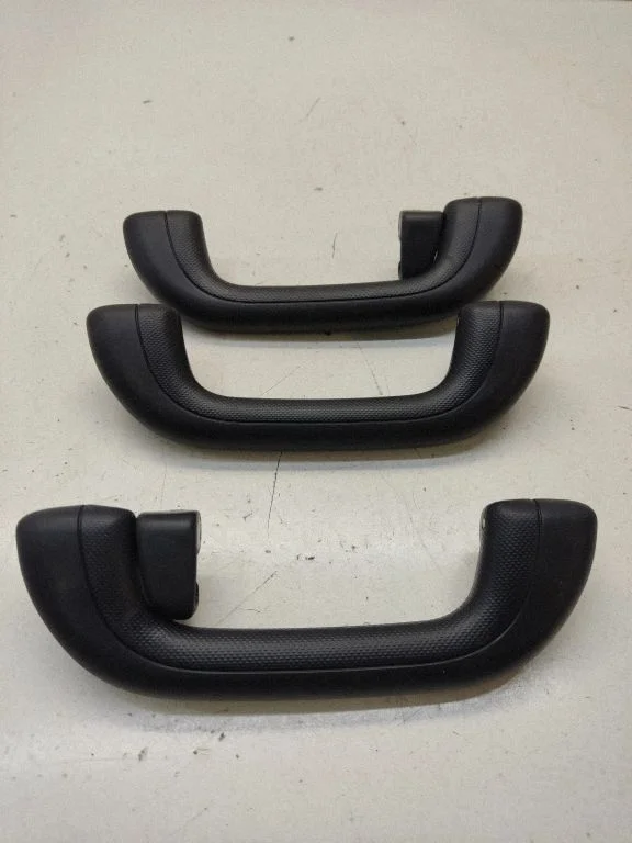 A set of handles for the ceiling 853422S000