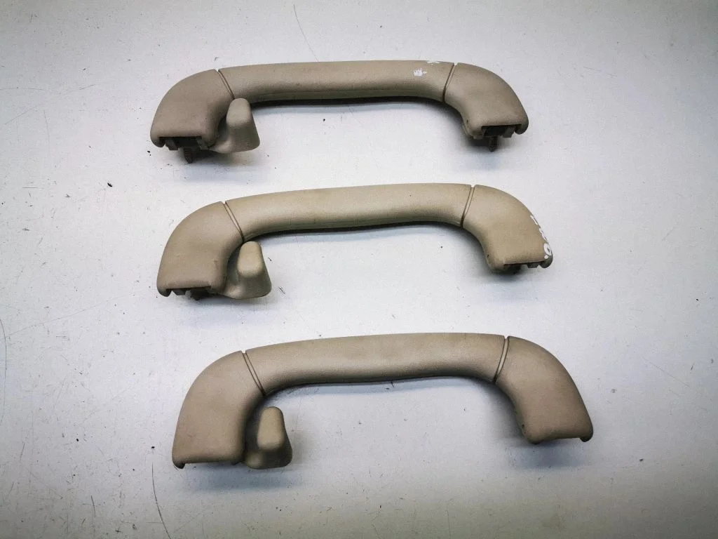A set of handles for the ceiling 90459155