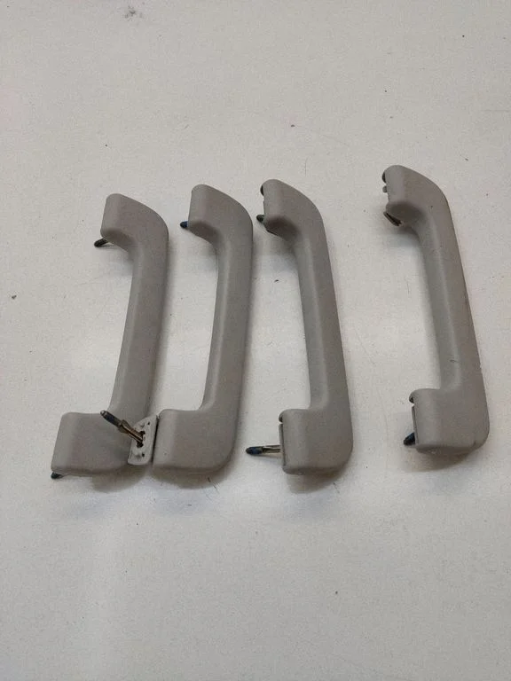 A set of handles for the ceiling – Audi A6 Allroad C5 (1999-2005)