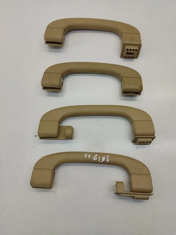 A set of handles for the ceiling 7033661