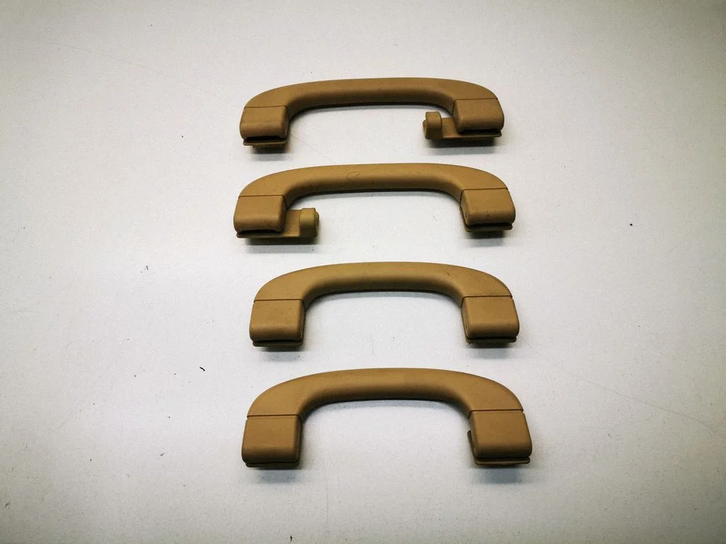 A set of handles for the ceiling 7033659