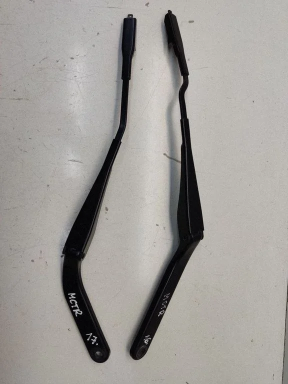 Front wiper blade arm 9806441
