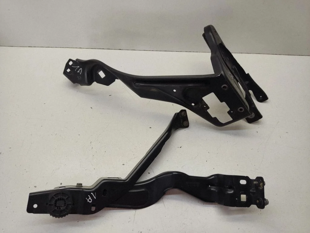 Headlight/headlamp mounting bracket – Mercedes-Benz C-Class AMG W204 (2007-2014)