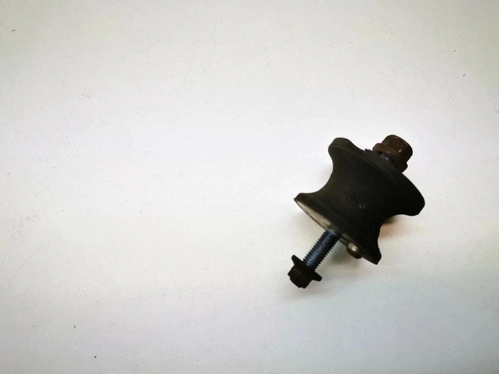 Gearbox mount 6799411
