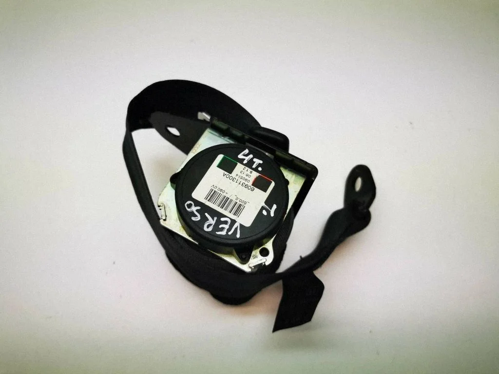 Rear seatbelt – Toyota Corolla Verso AR10 (2004-2009)