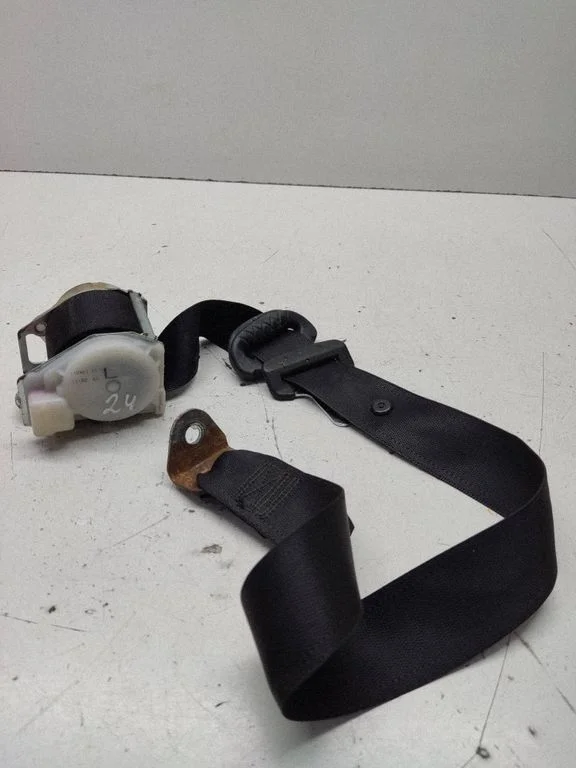 Rear seatbelt E11040678