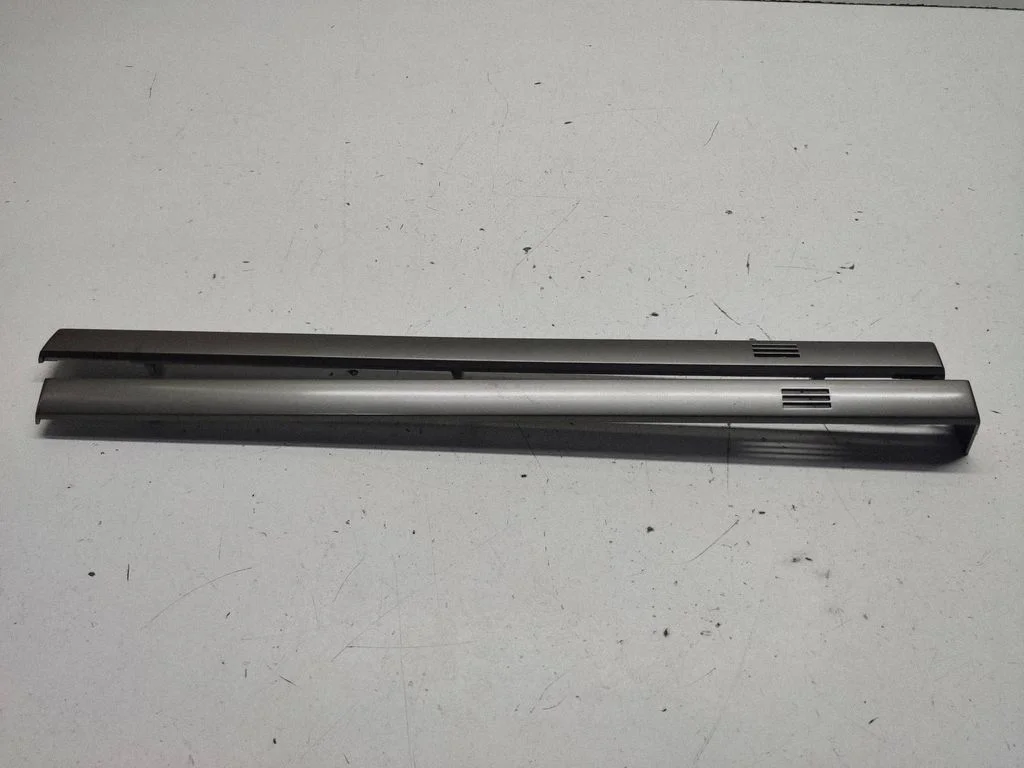 Dashboard glove box trim 684108H600