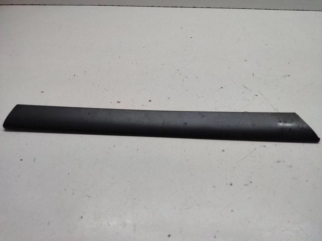 Dashboard glove box trim 8213994