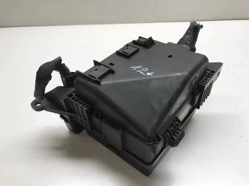 Fuse box set – Mitsubishi Outlander (2001-2007)