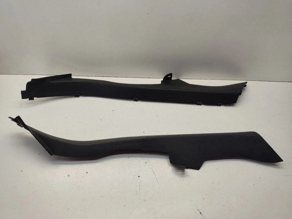 Rear seat side bottom trim – Mercedes-Benz C-Class AMG W204 (2007-2014)