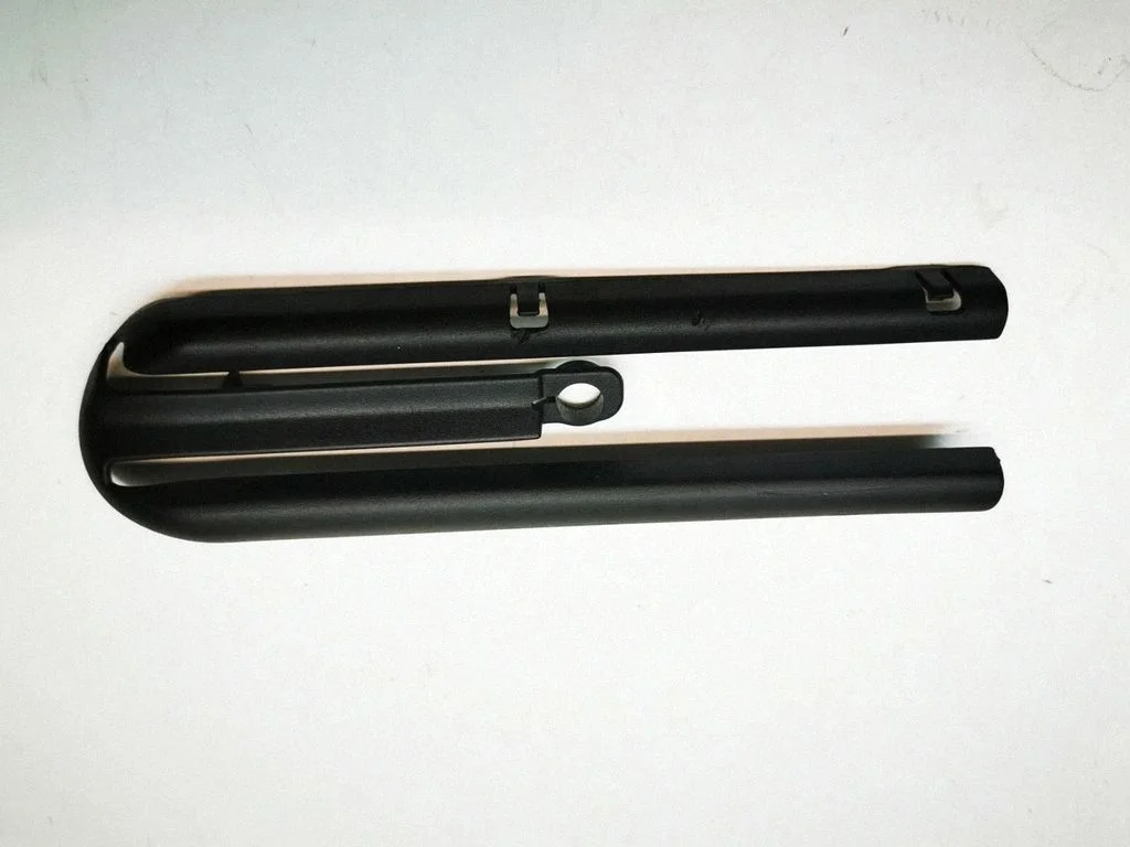 Front driver seat rail trim – BMW 5 Series E39 (1996-2003)