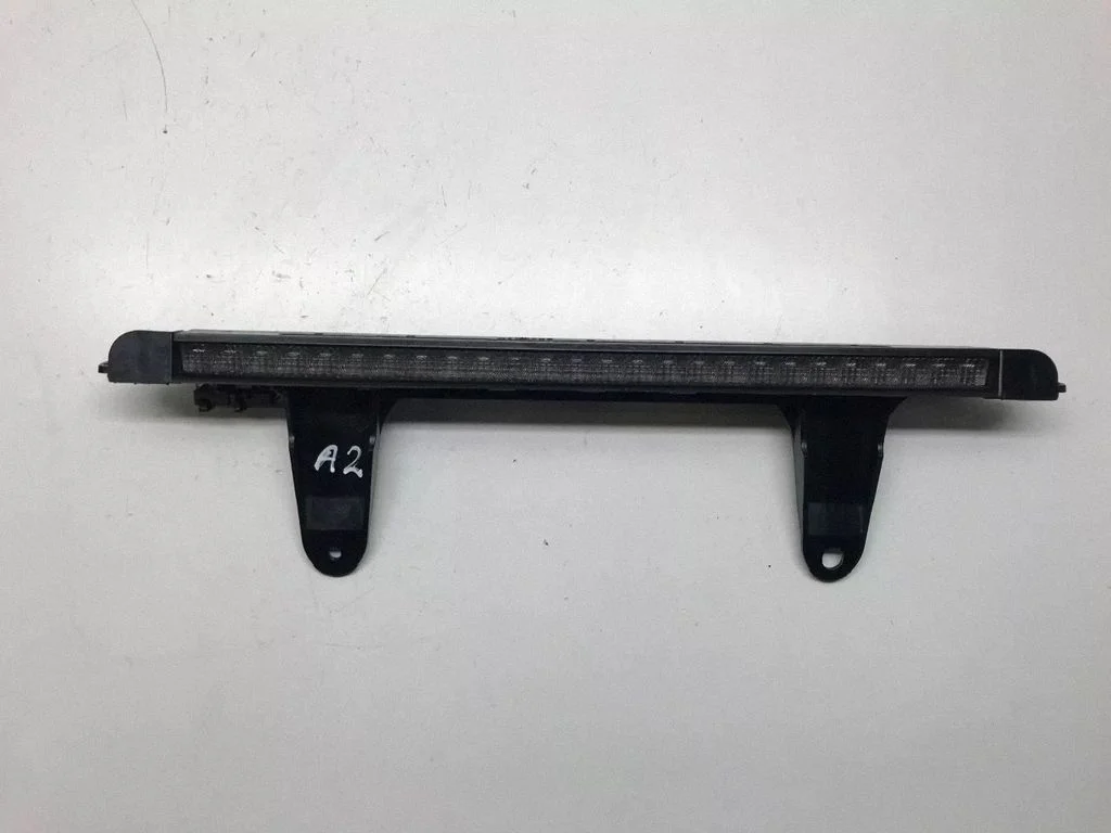 Papildu stopgaismas lukturis 8Z0945097