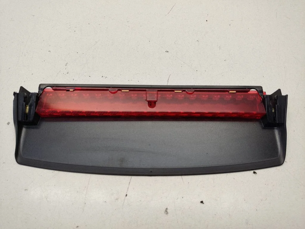 Third/center stoplight 8T0945097