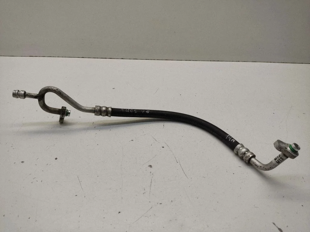 Air conditioning (A/C) pipe/hose – front