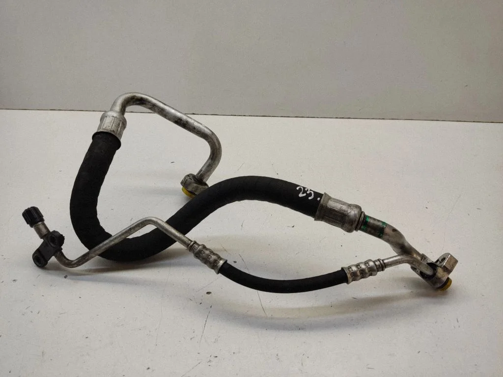 Air conditioning (A/C) pipe/hose 6989309