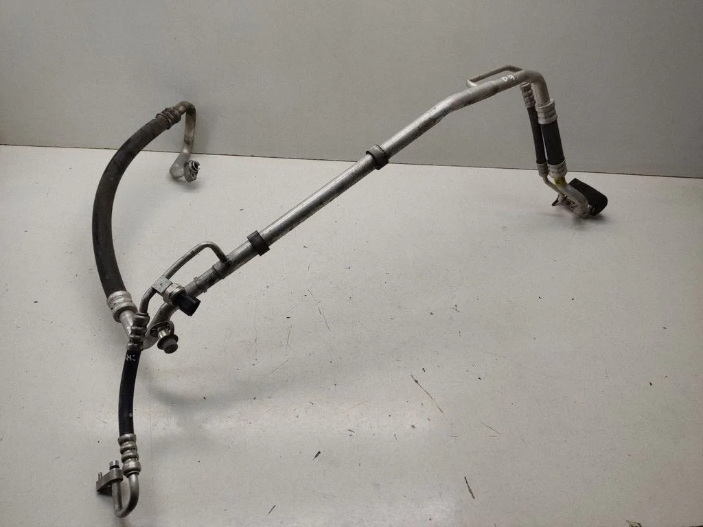 Air conditioning (A/C) pipe/hose 92CP812