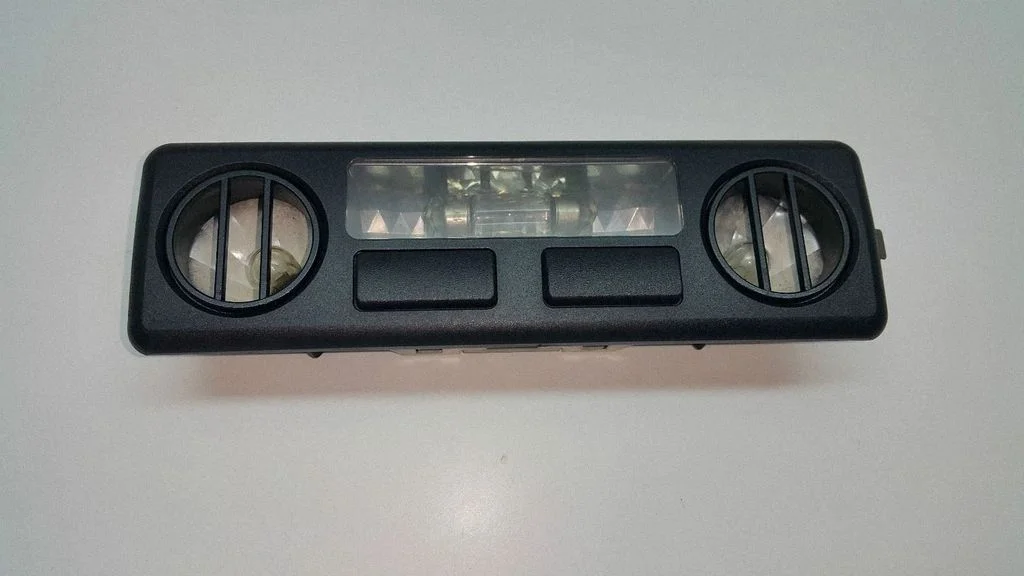 Rear seat light 6908910