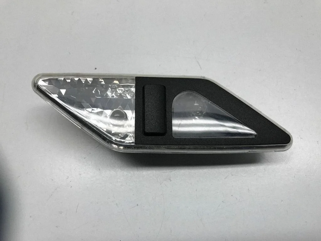 Rear seat light 8375585