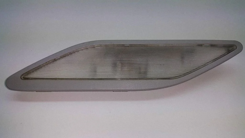 Lampka tylnych siedzeń – BMW Seria 5 E39 (1996-2003)