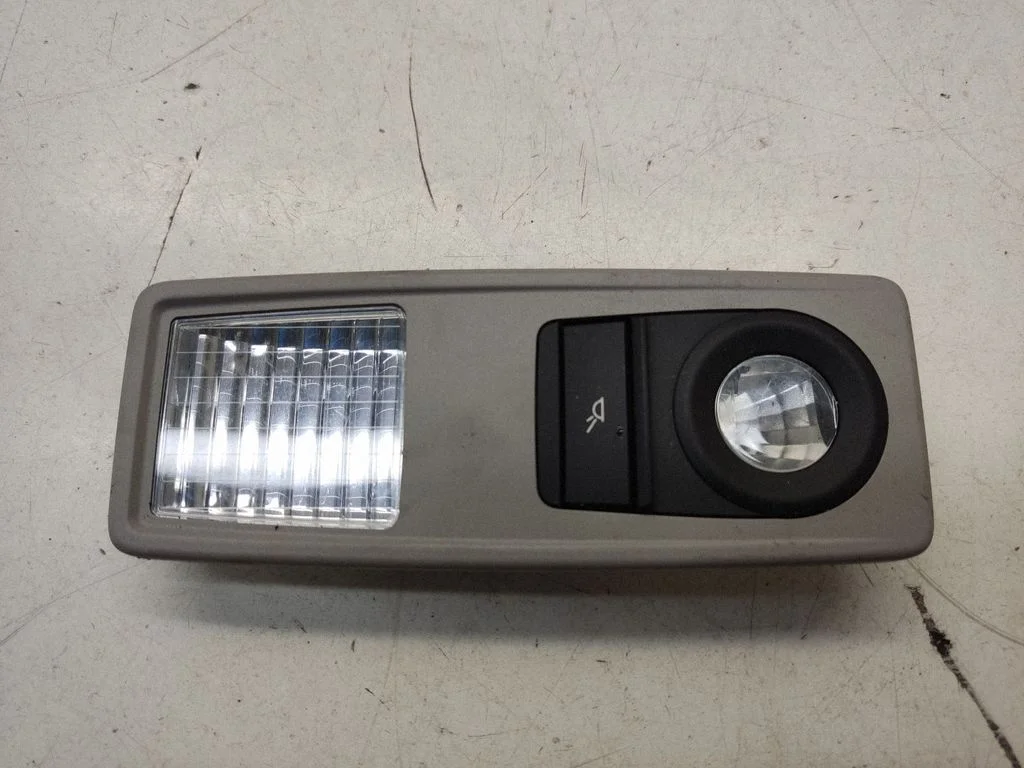 Rear seat light 9215620