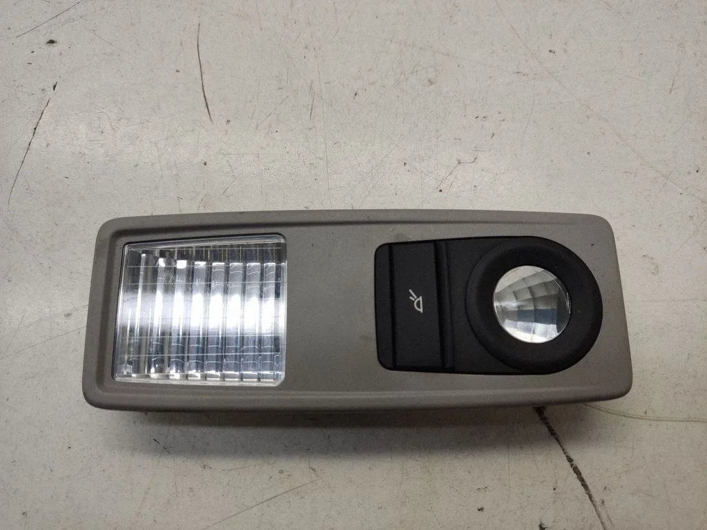 Rear seat light 9215619