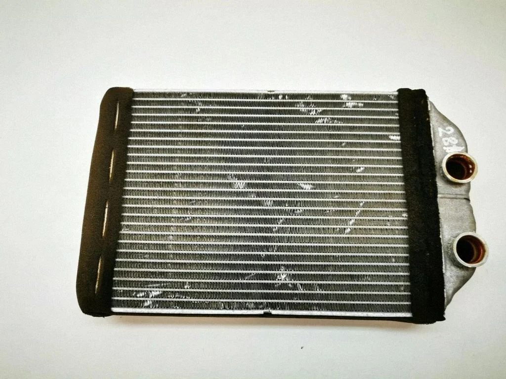 Salongi küttekeha radiaator – eesmine