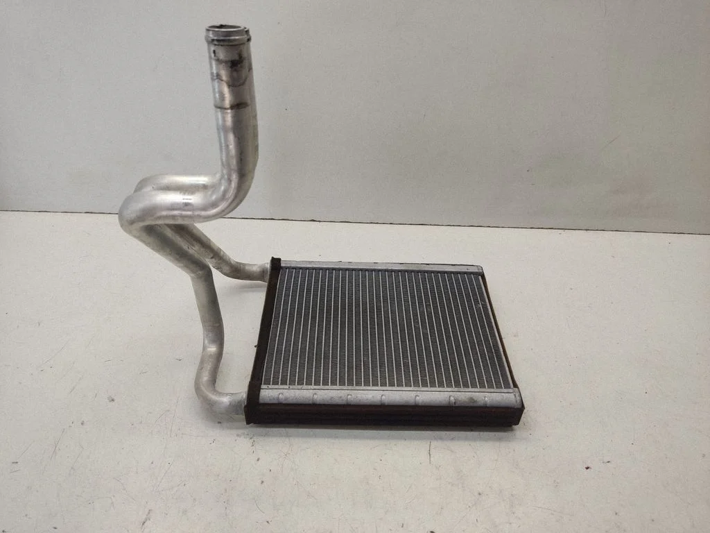Salongi küttekeha radiaator – eesmine