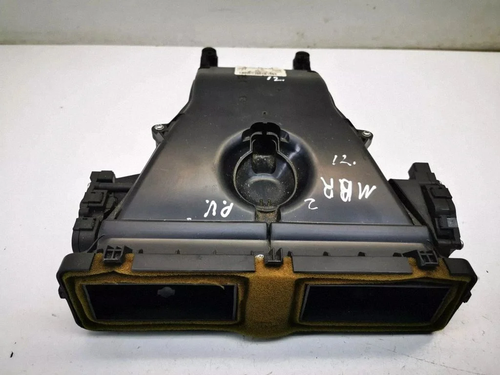 Cabin air duct channel – Mercedes-Benz R-Class W251 (2005-2013)