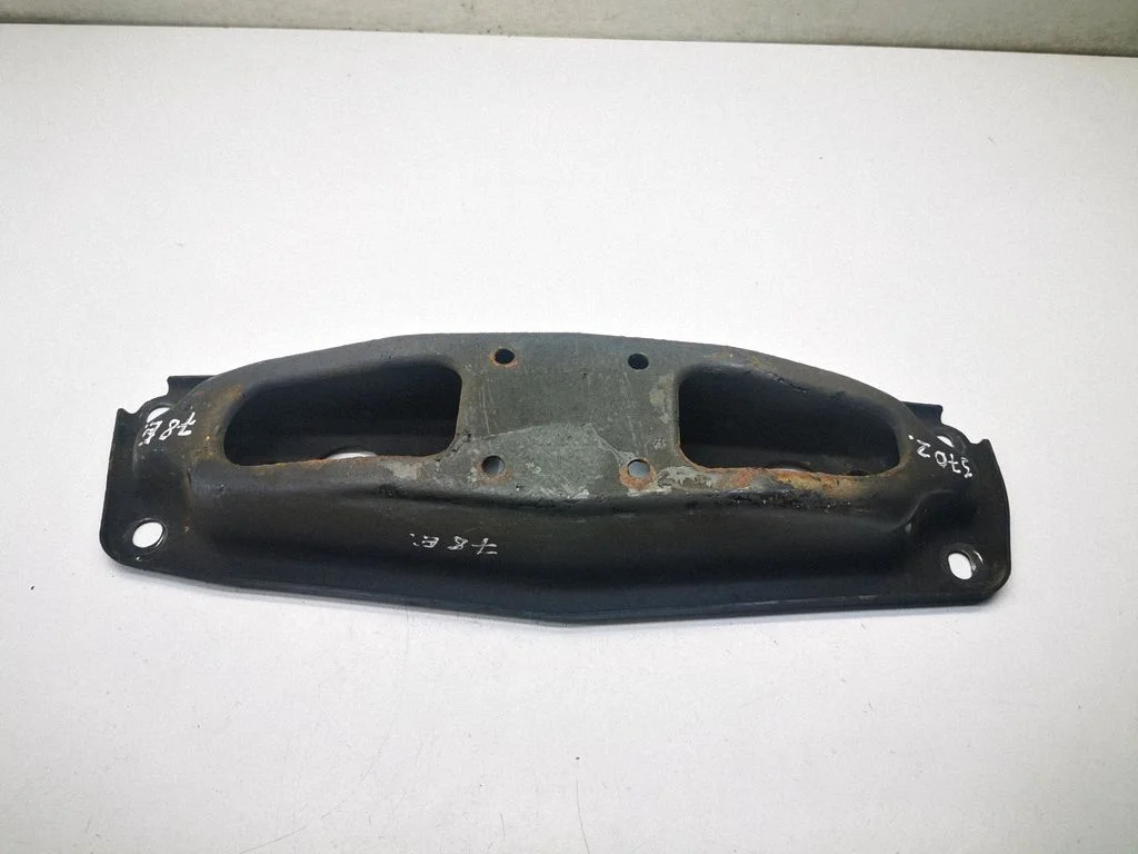 Gearbox mount – centre