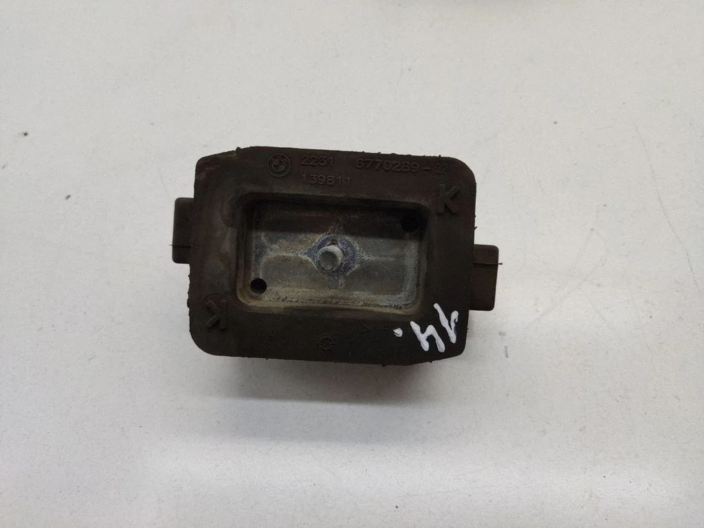 Gearbox mount 22316770289
