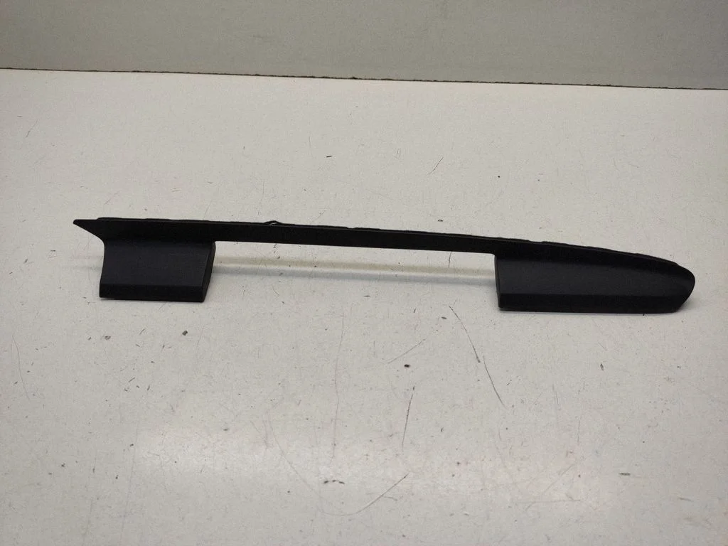 Dashboard glove box trim 4G1857304