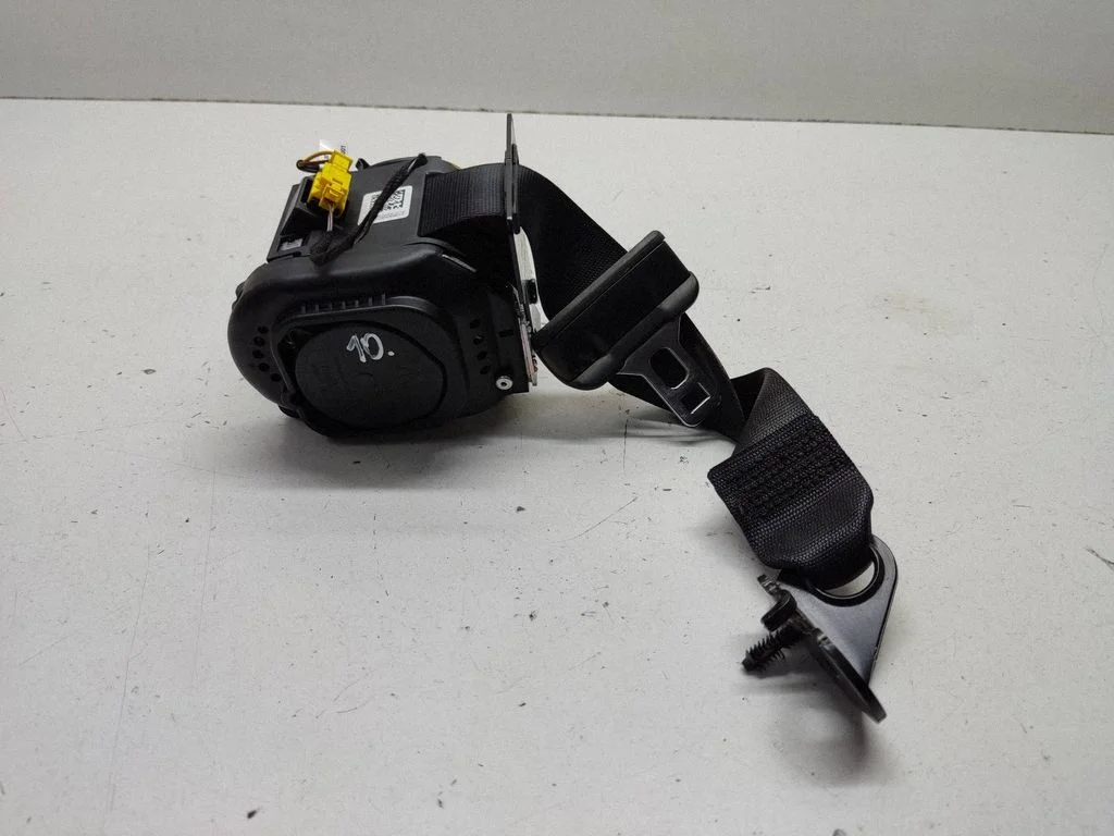 Rear seatbelt 631150600F
