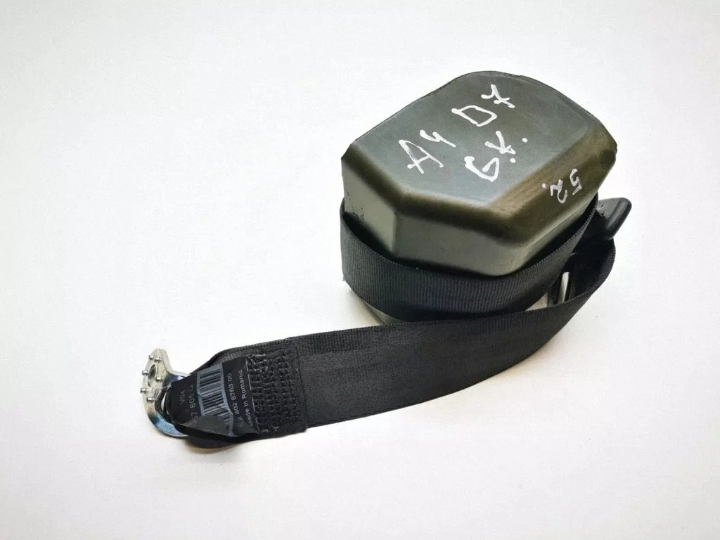 Rear seatbelt 8E5857805M