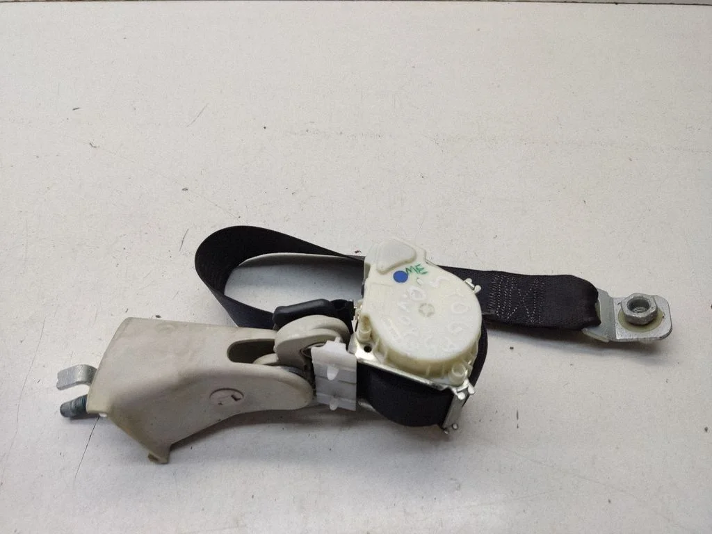 Tagumine turvavöö 33052212D