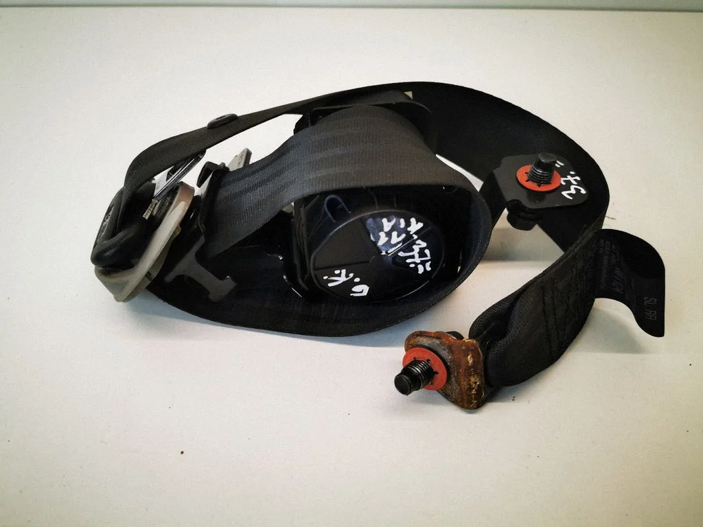 Rear seatbelt 898103U200