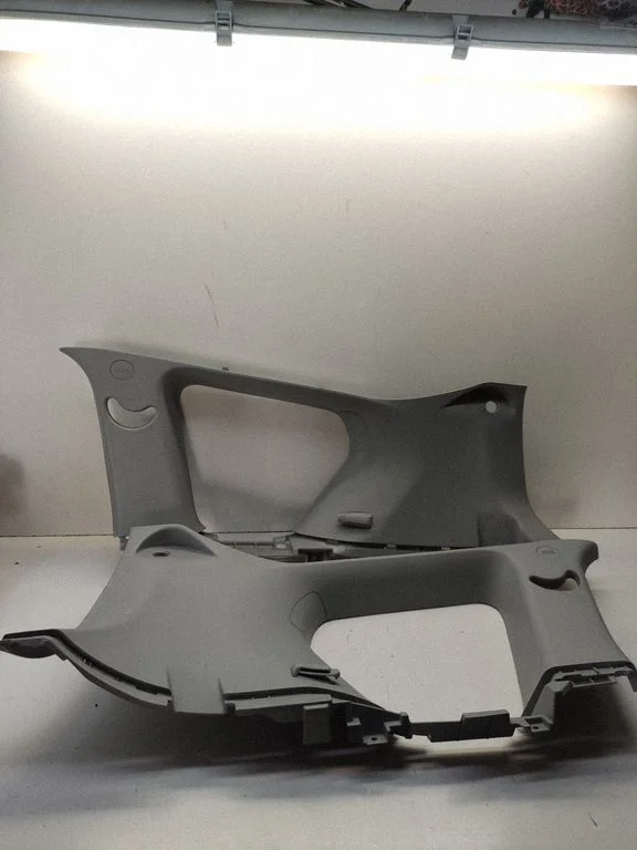 (D)pillar trim (top) 7230A081HA