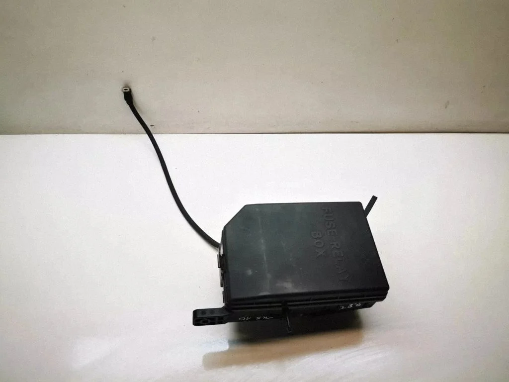 Fuse box set 912282E220